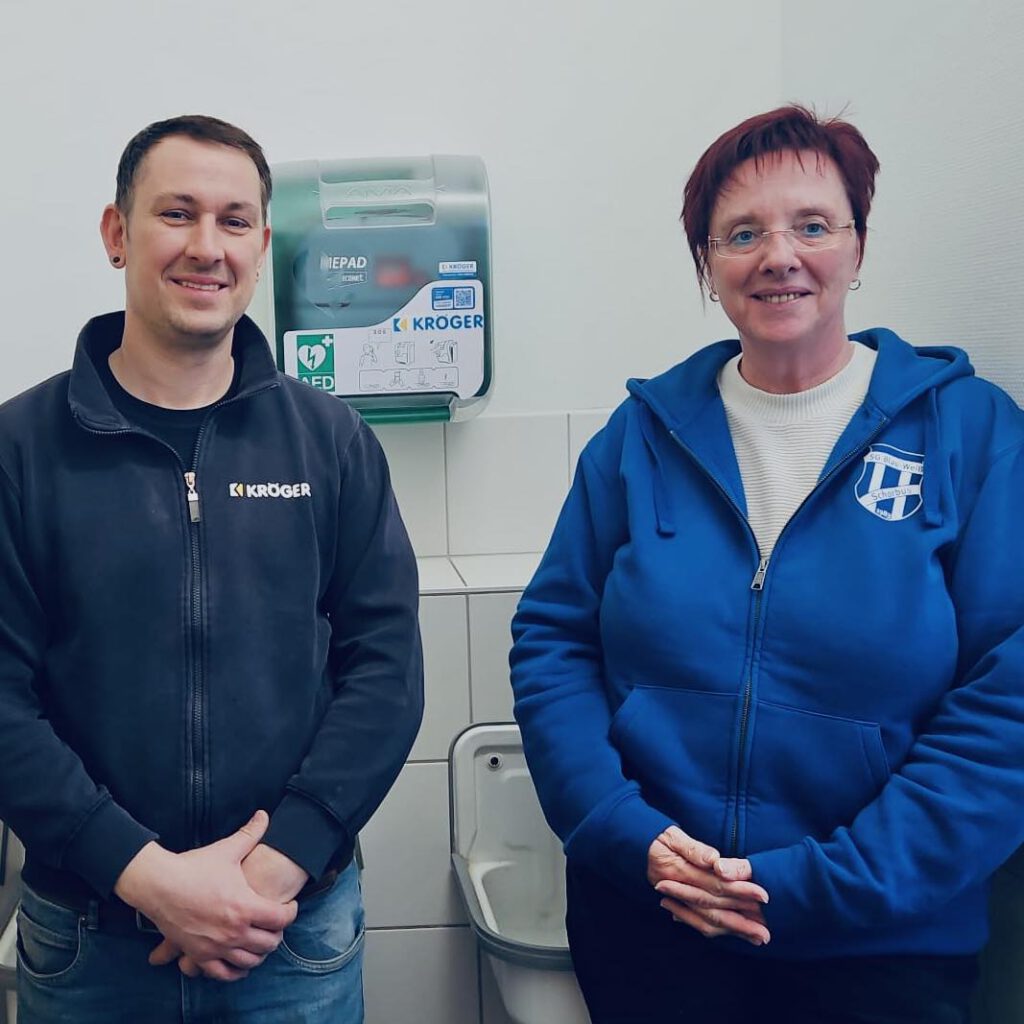 Neuer Defibrillator danke an Fa. Kröger, Sparkasse und allen Spendern